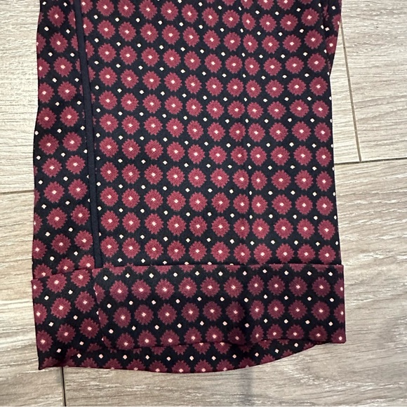 NWT Ann Taylor LOFT black and maroon printed pattern straight leg pants - Picture 3 of 9